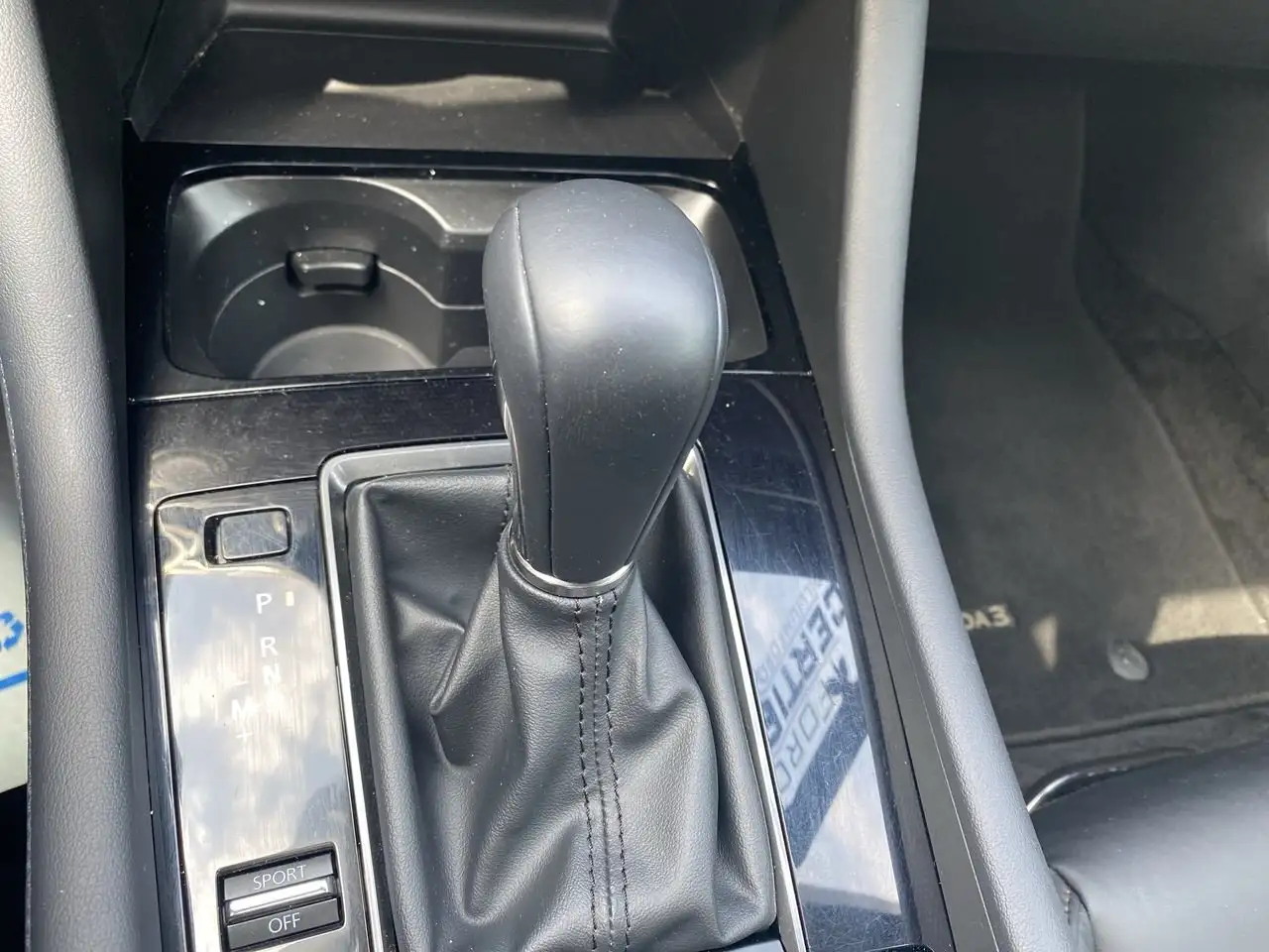 Mazda 3 снимка Mazda 3