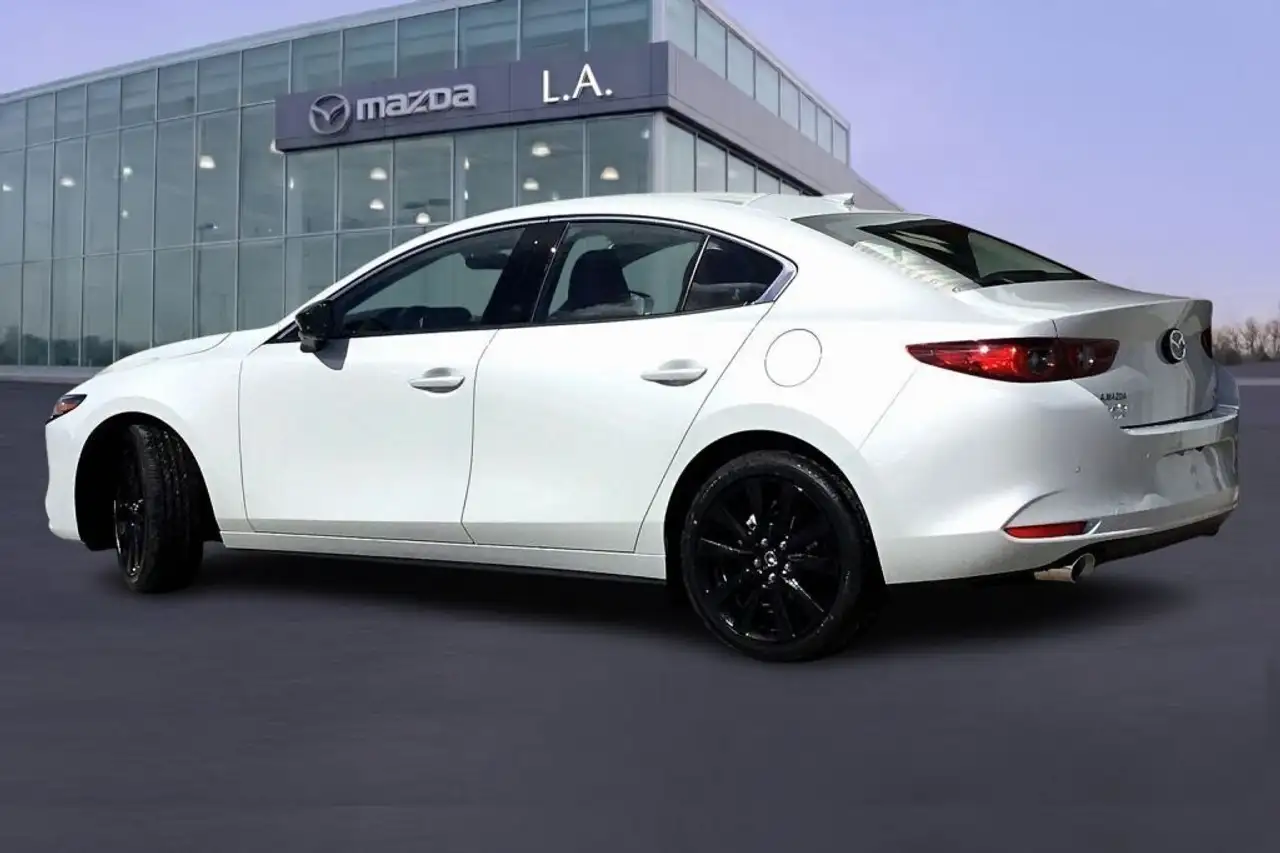 Mazda 3 снимка Mazda 3