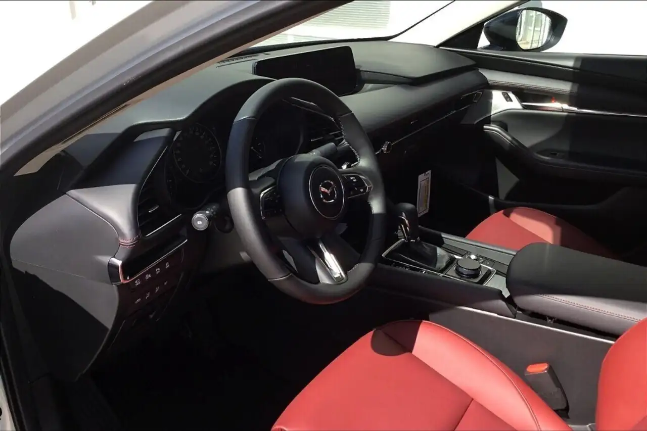 Mazda 3 снимка Mazda 3