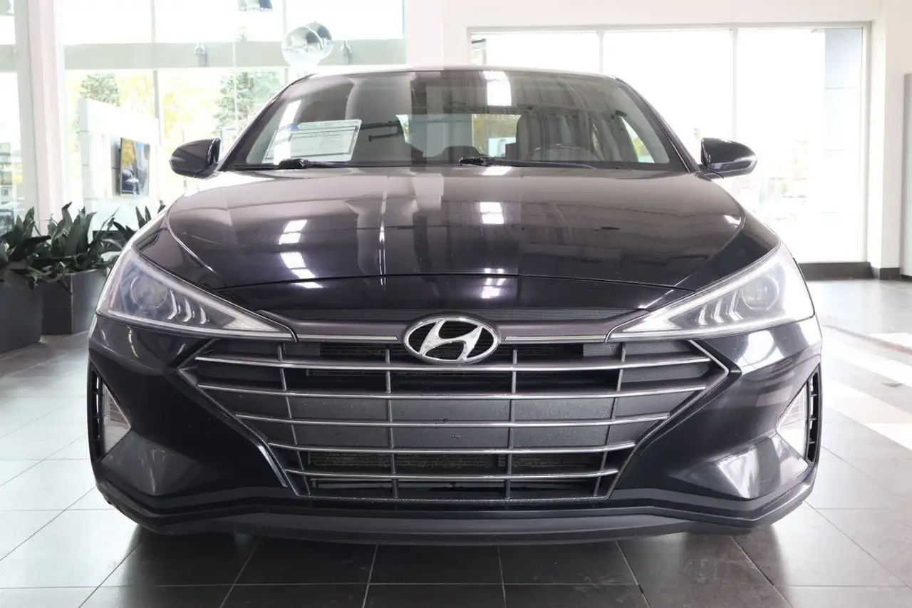 Hyundai ELANTRA снимка Hyundai ELANTRA