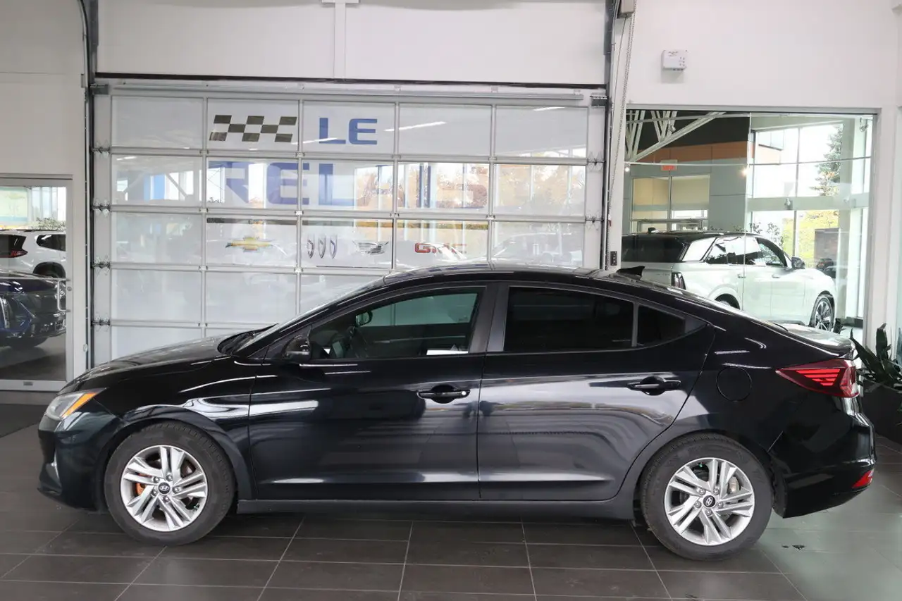Hyundai ELANTRA снимка Hyundai ELANTRA