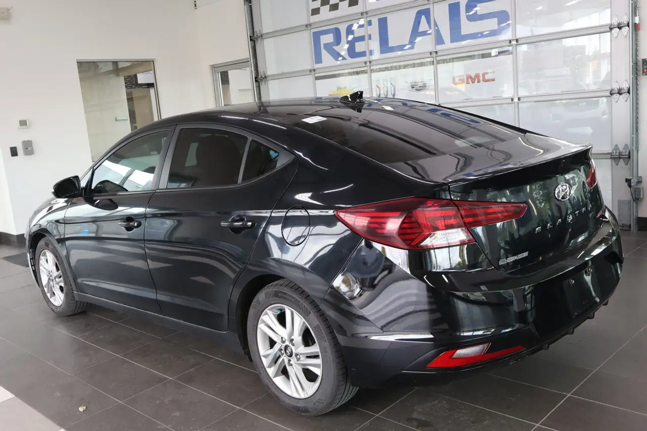 Hyundai ELANTRA снимка Hyundai ELANTRA