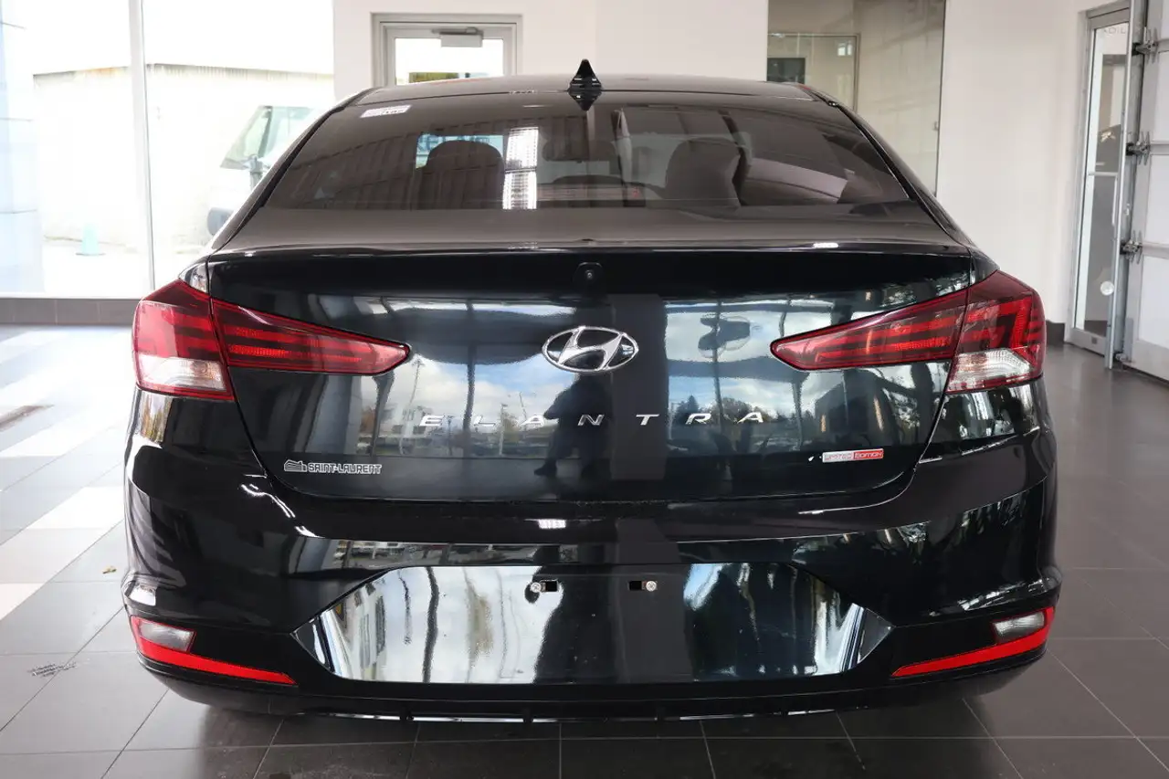 Hyundai ELANTRA снимка Hyundai ELANTRA