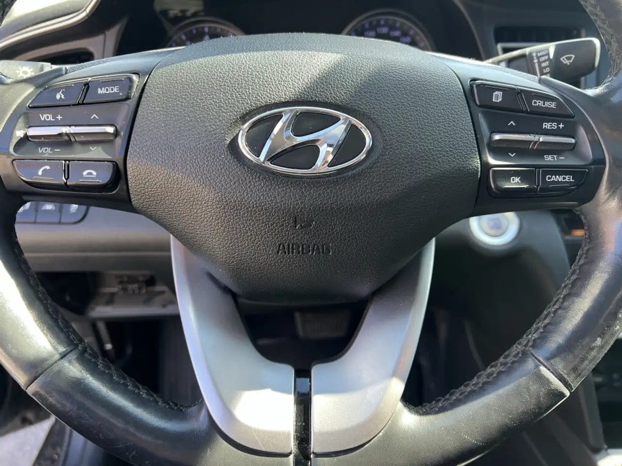 Hyundai ELANTRA снимка Hyundai ELANTRA