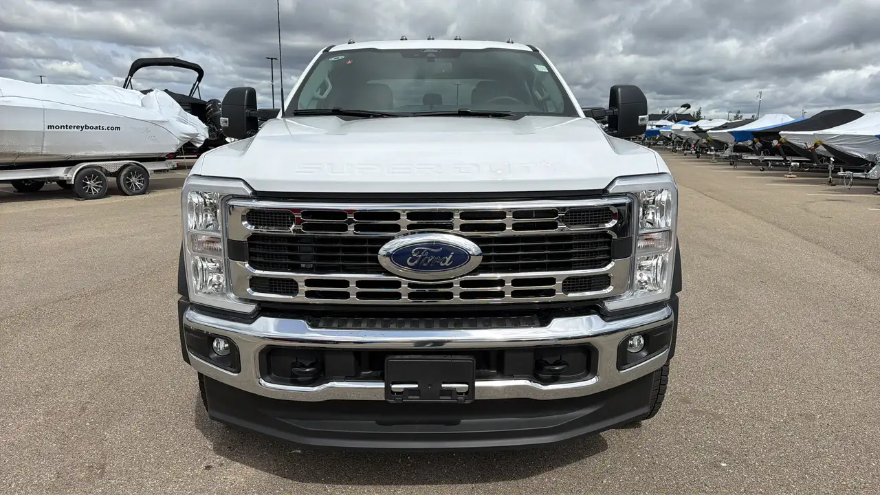 Ford F-550 Super Duty снимка Ford F-550 Super Duty