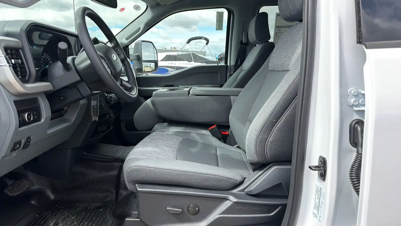 Ford F-550 Super Duty снимка Ford F-550 Super Duty