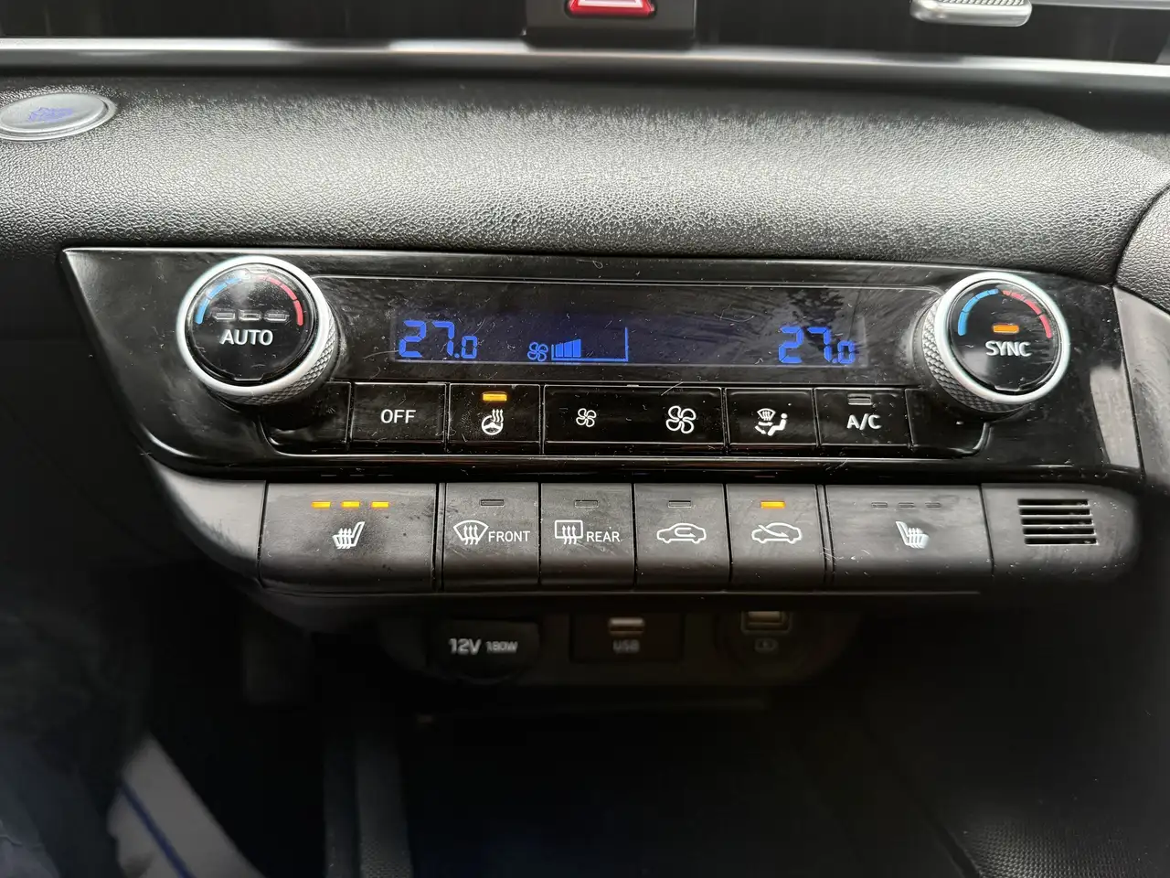 Hyundai ELANTRA снимка Hyundai ELANTRA