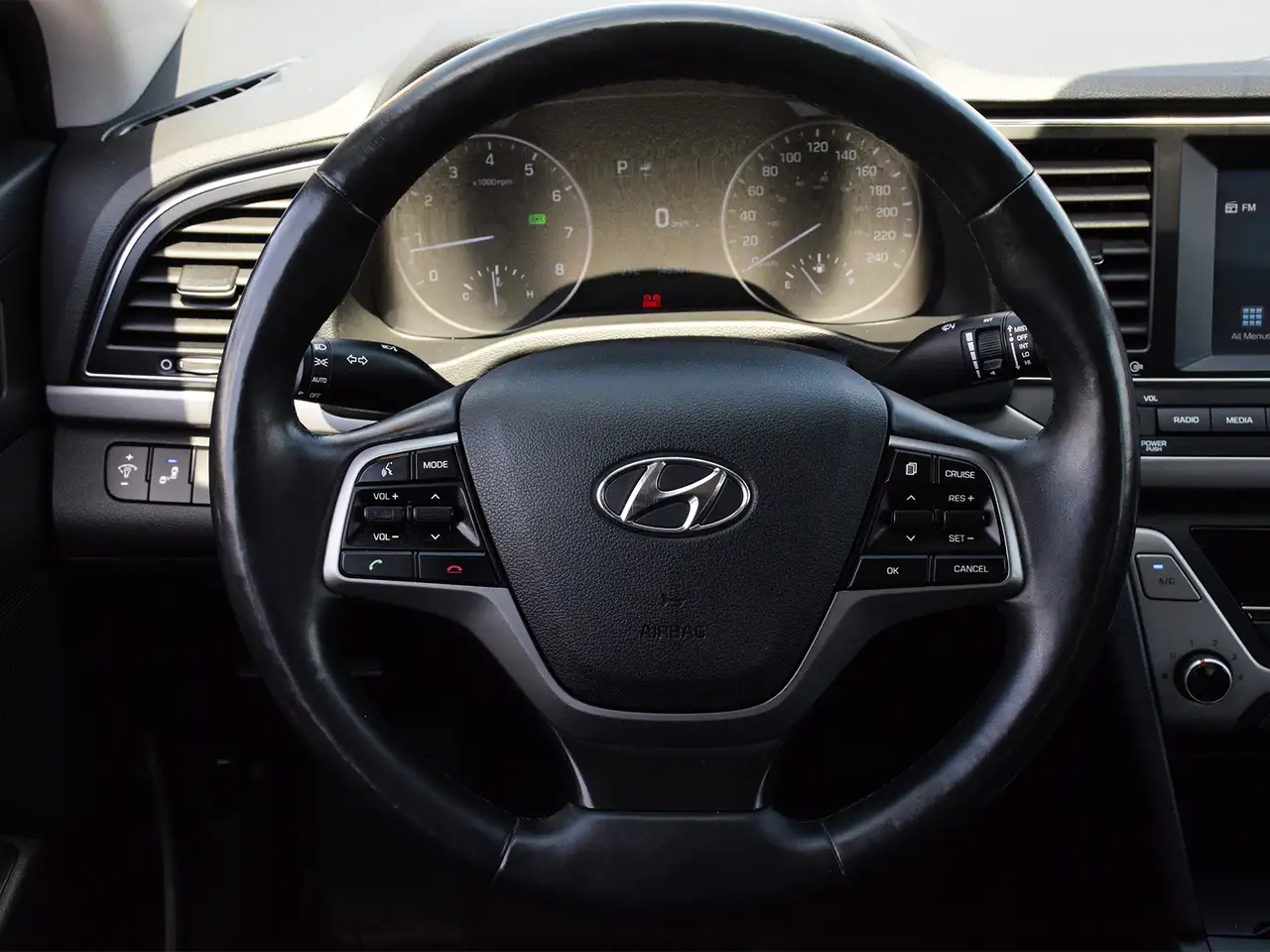 Hyundai ELANTRA fotografie Hyundai ELANTRA