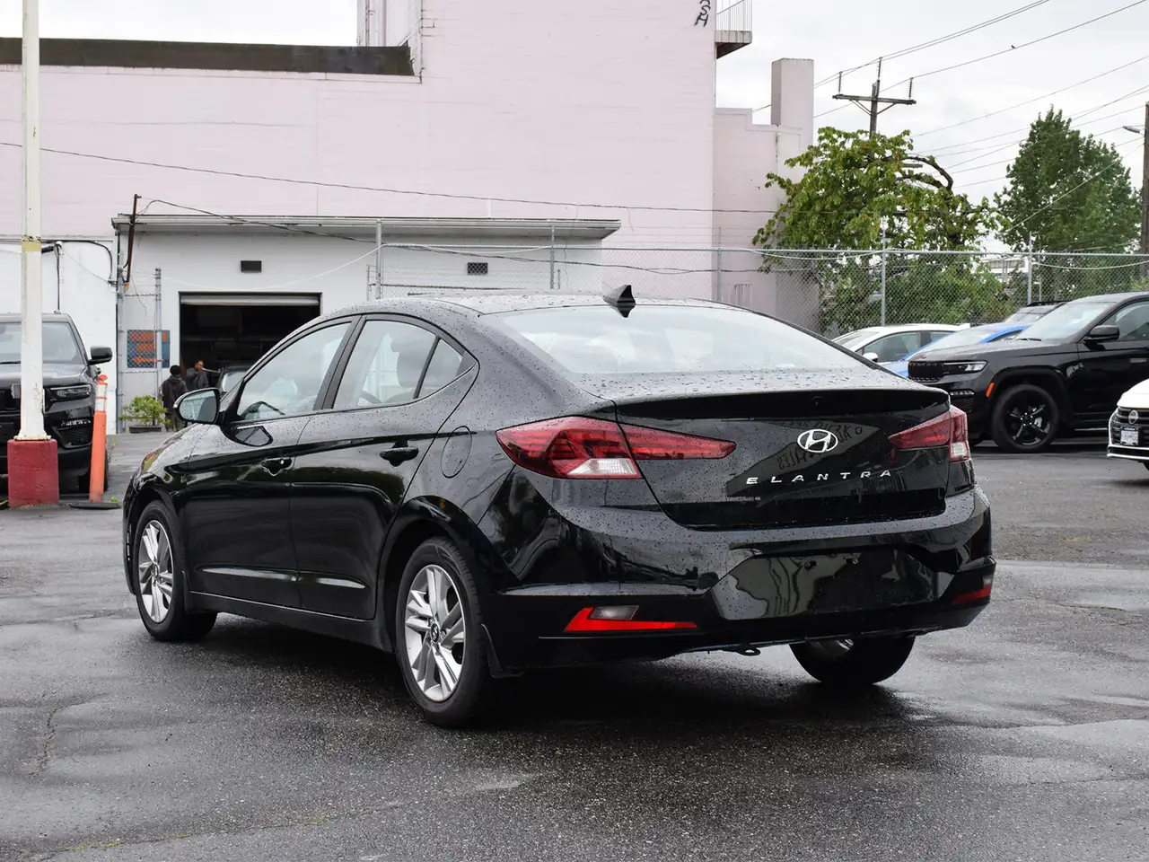 Hyundai ELANTRA photo Hyundai ELANTRA