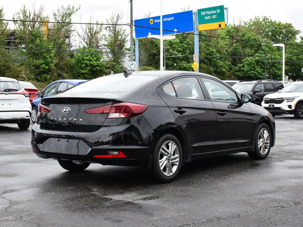 Hyundai ELANTRA photo Hyundai ELANTRA