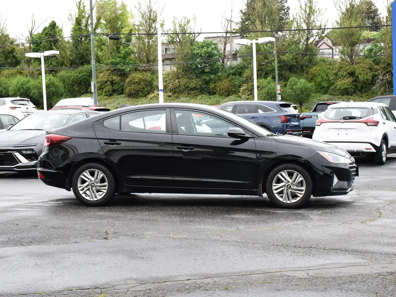 Hyundai ELANTRA photo Hyundai ELANTRA