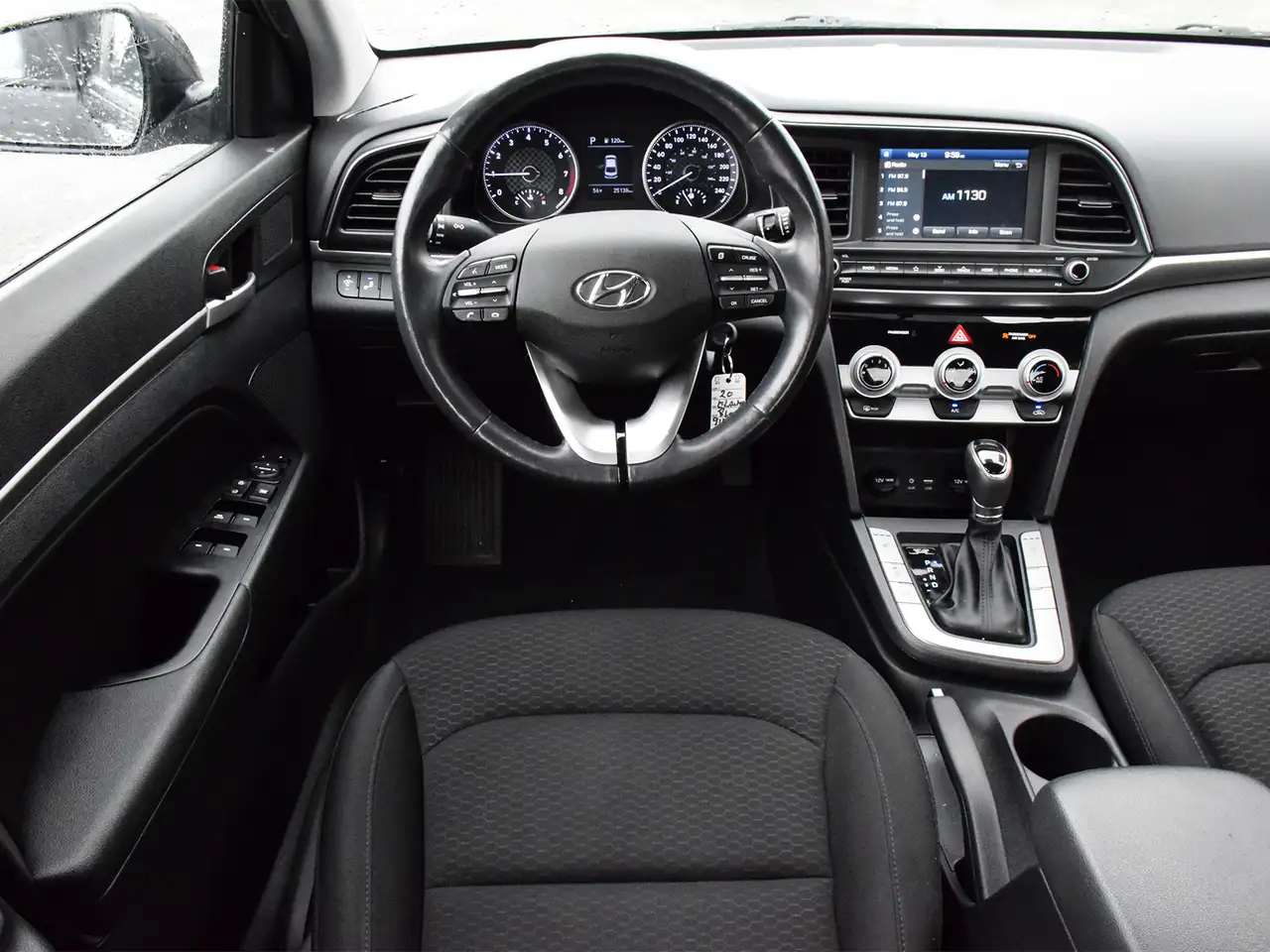 Hyundai ELANTRA photo Hyundai ELANTRA