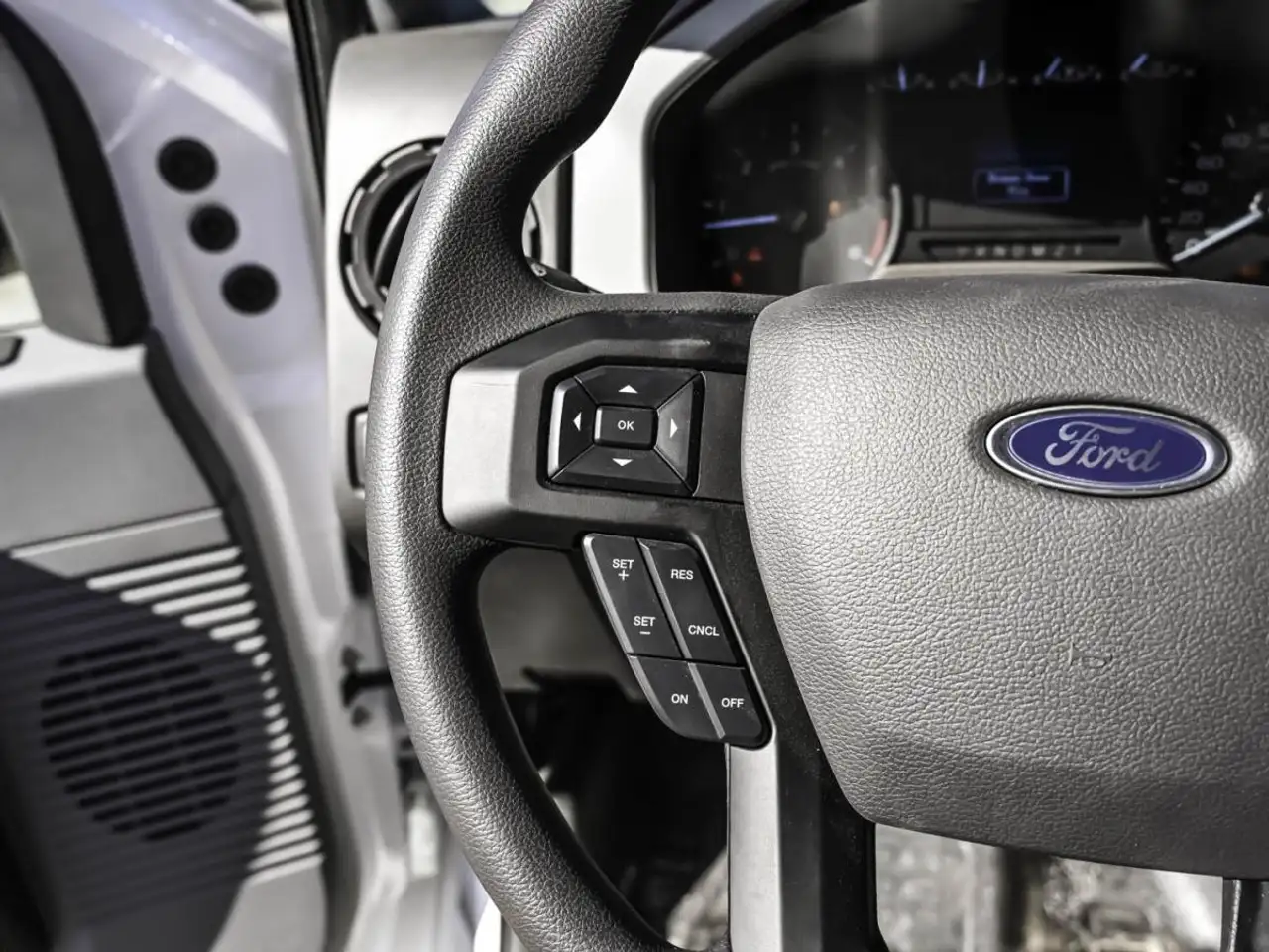 Ford F-650 Super Duty снимка Ford F-650 Super Duty