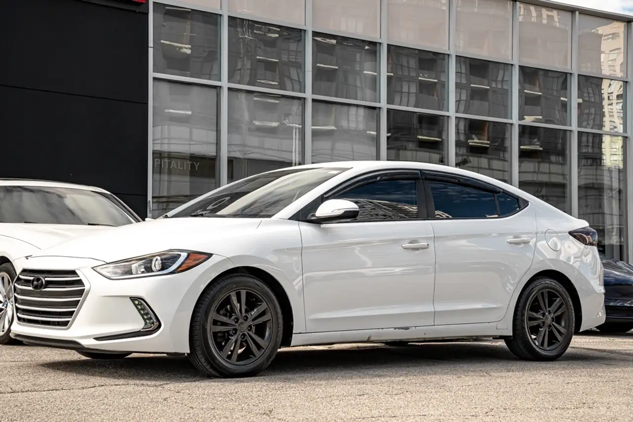 Hyundai ELANTRA снимка Hyundai ELANTRA