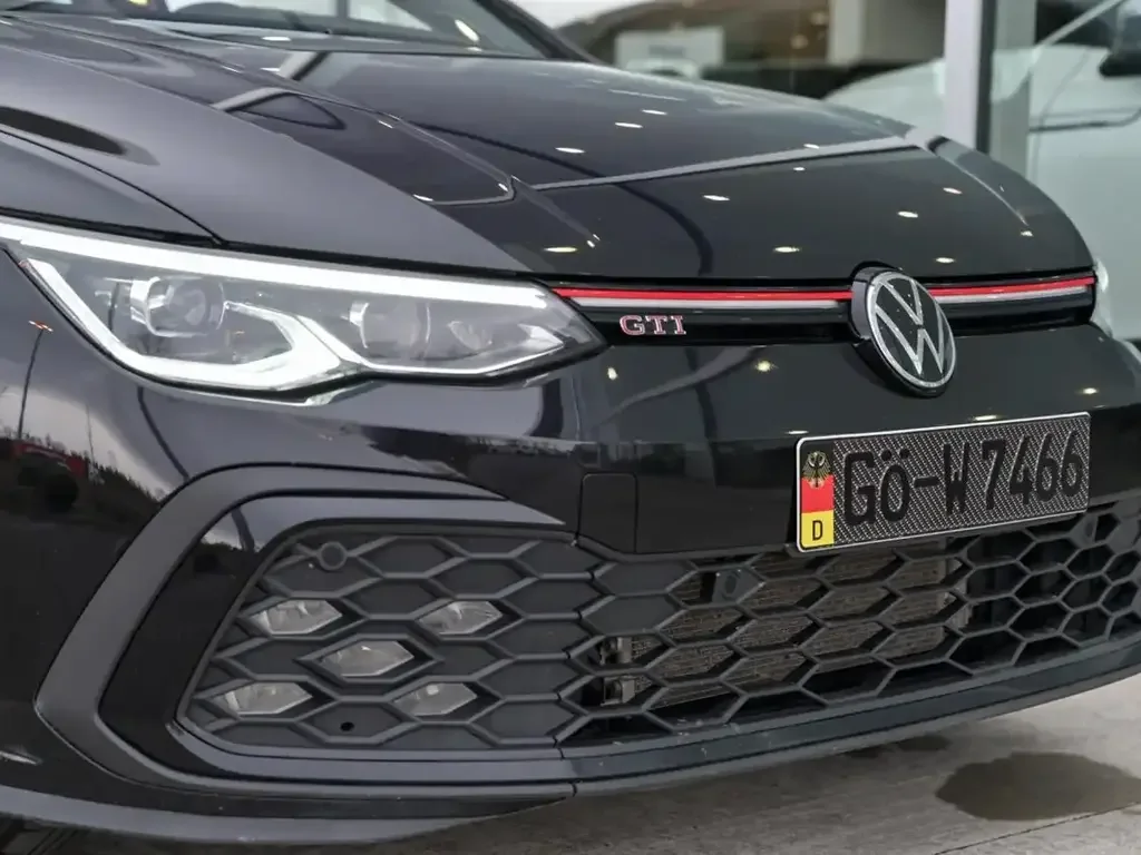 Volkswagen Golf GTI снимка Volkswagen Golf GTI