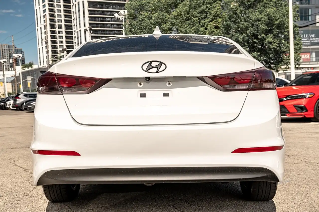 Hyundai ELANTRA снимка Hyundai ELANTRA