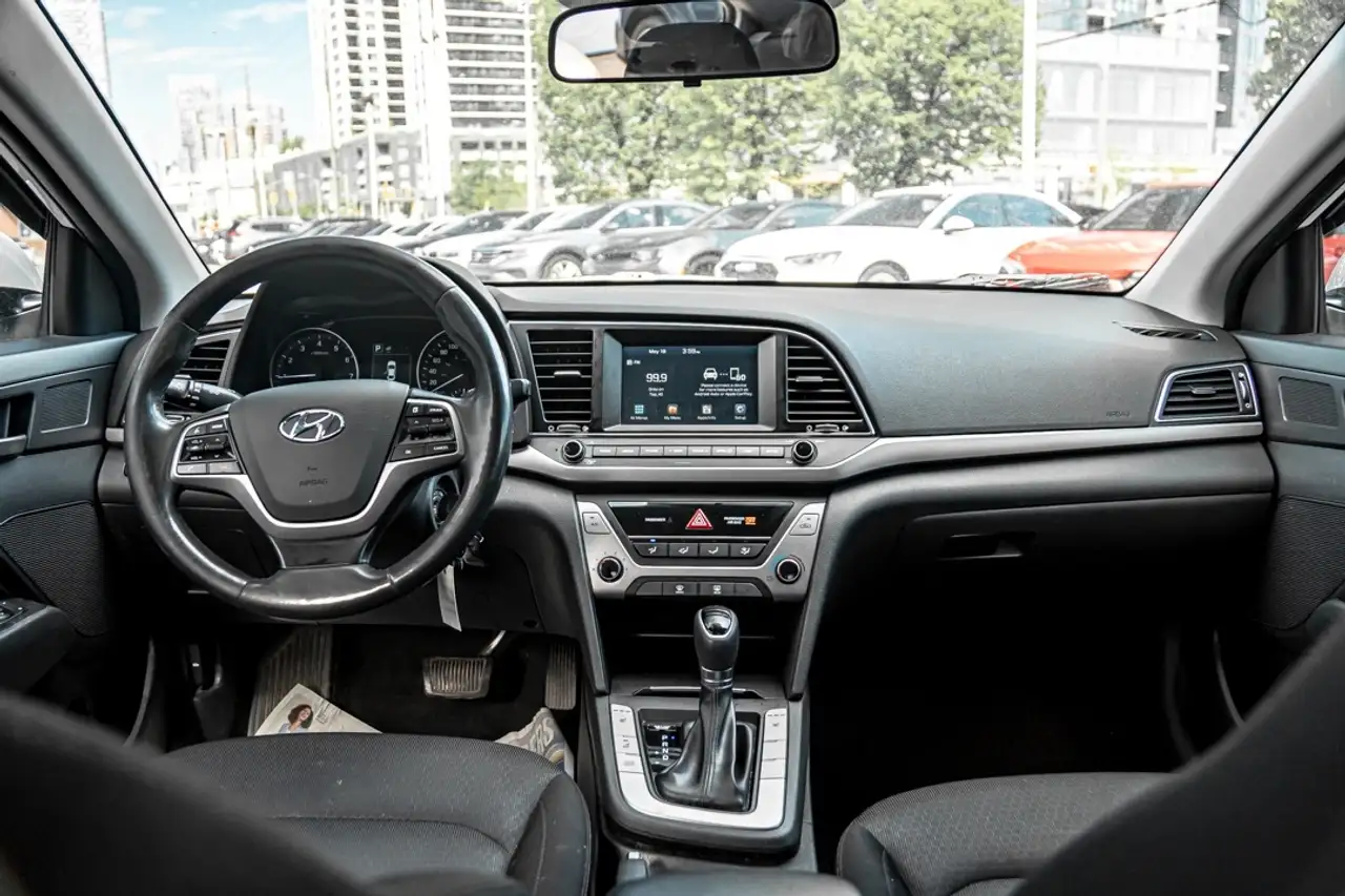 Hyundai ELANTRA снимка Hyundai ELANTRA