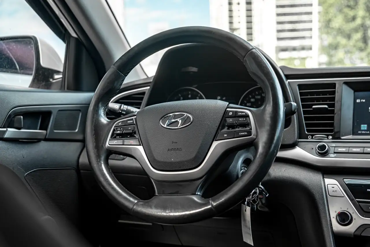 Hyundai ELANTRA снимка Hyundai ELANTRA