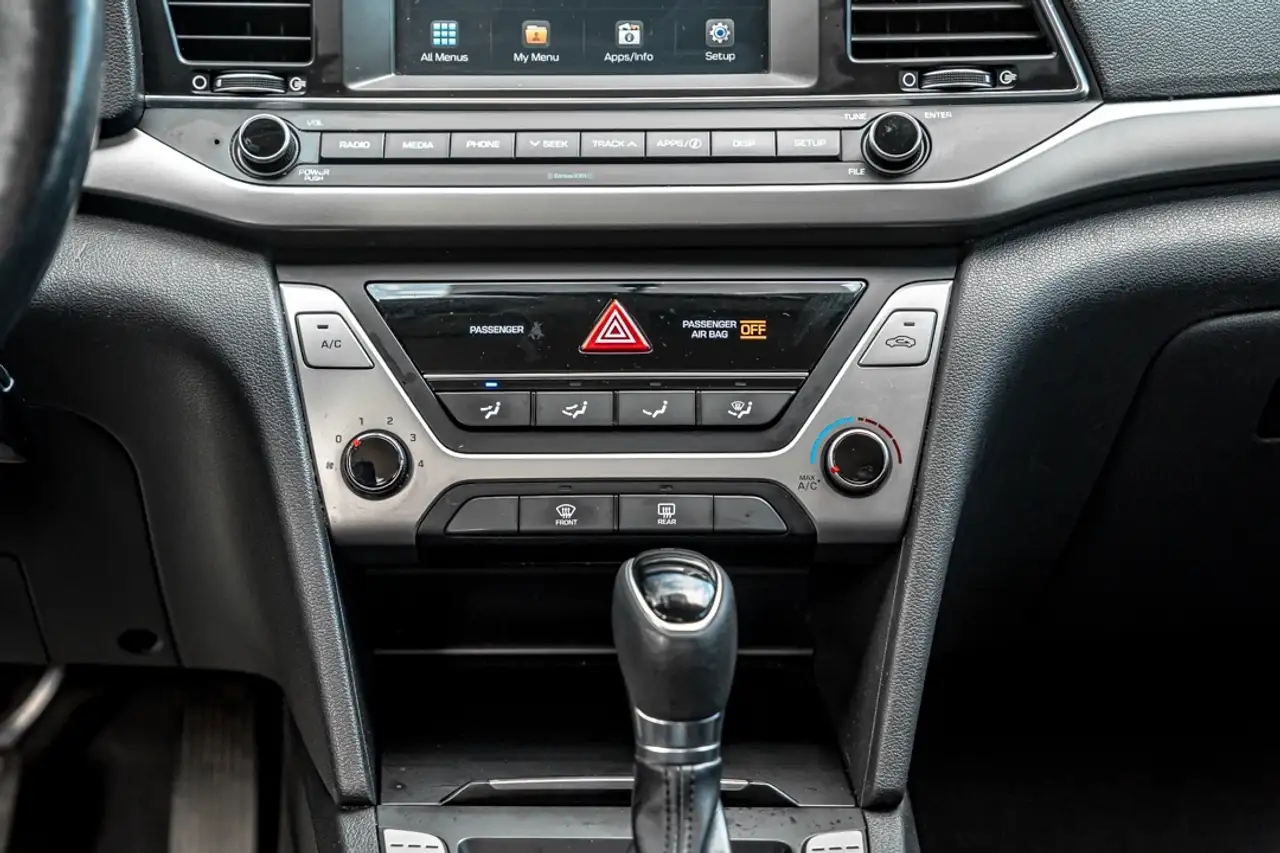 Hyundai ELANTRA снимка Hyundai ELANTRA