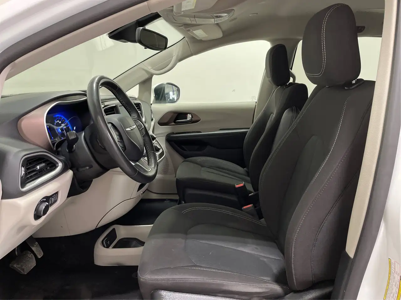 Chrysler Grand Caravan photo Chrysler Grand Caravan