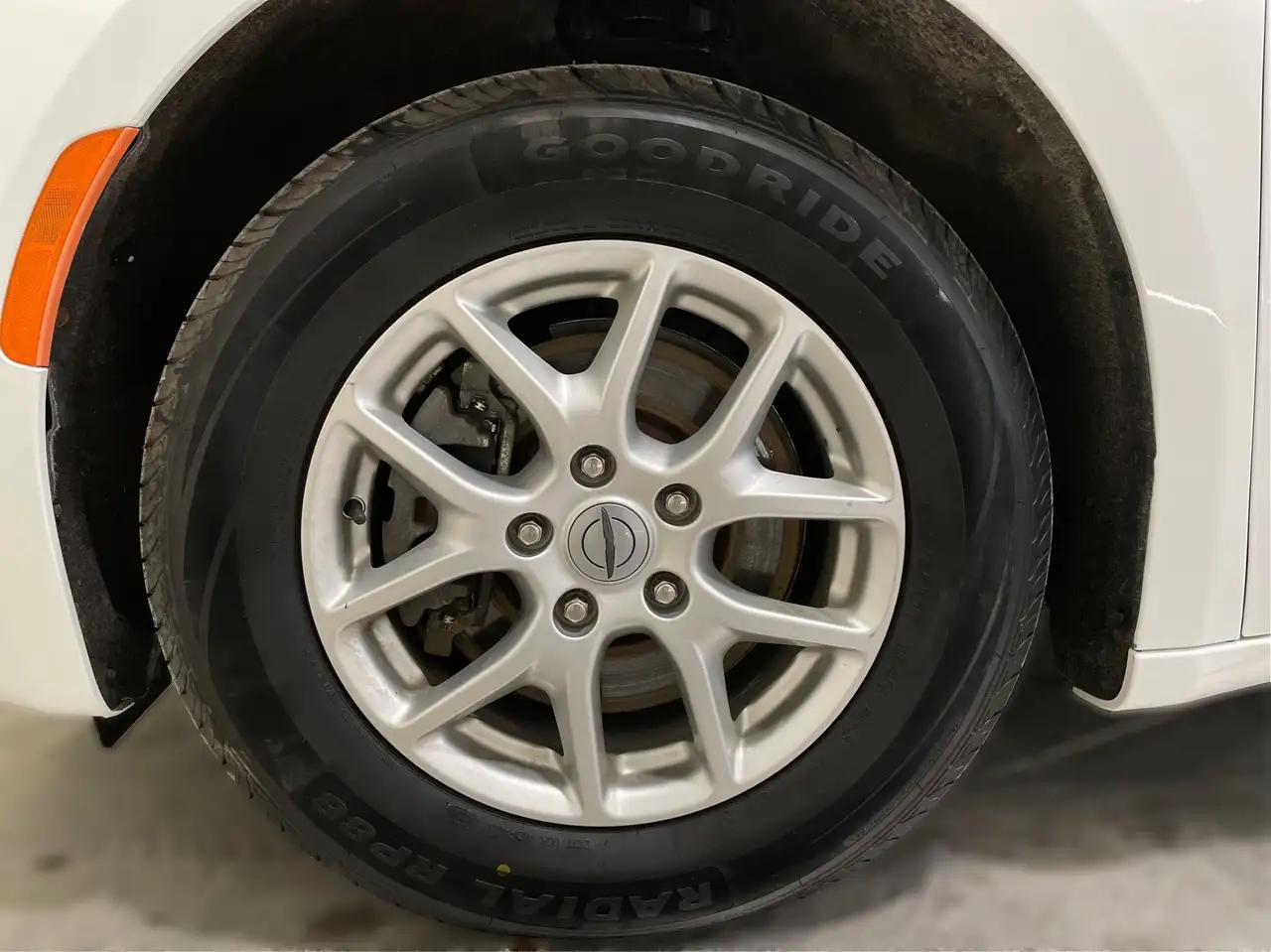 Chrysler Grand Caravan photo Chrysler Grand Caravan