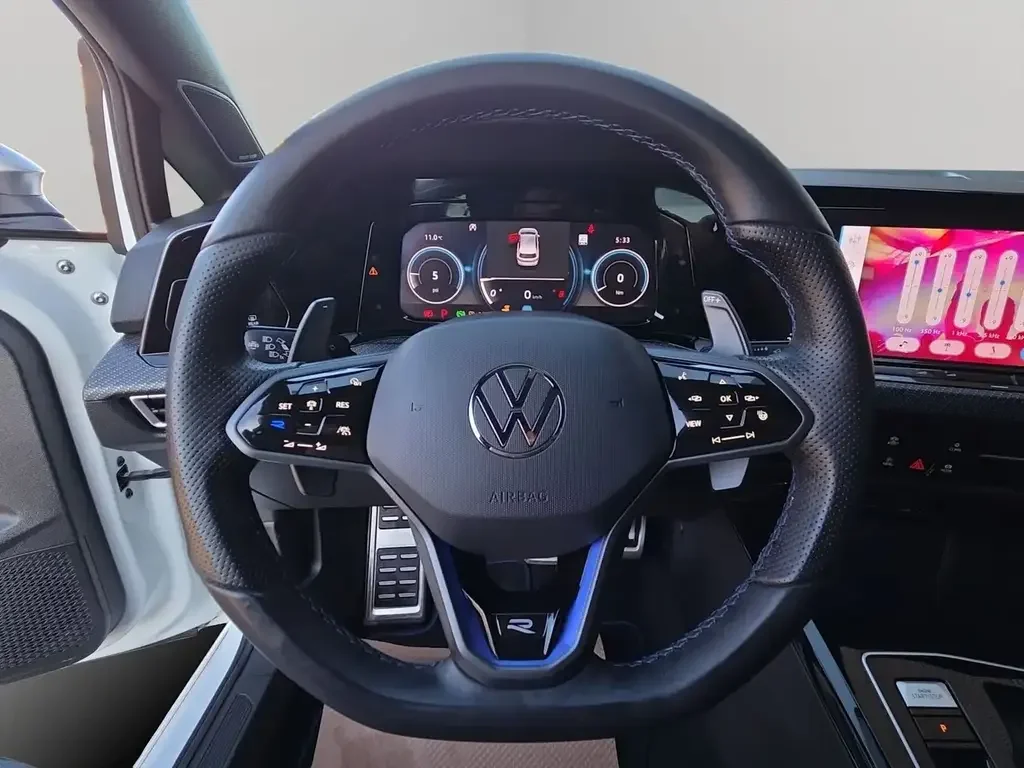 Volkswagen Golf R снимка Volkswagen Golf R