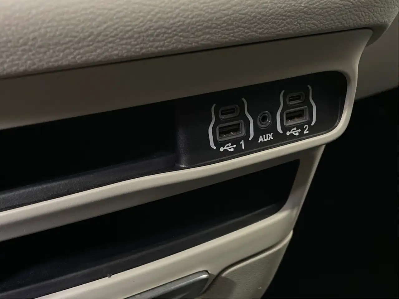 Chrysler Grand Caravan photo Chrysler Grand Caravan