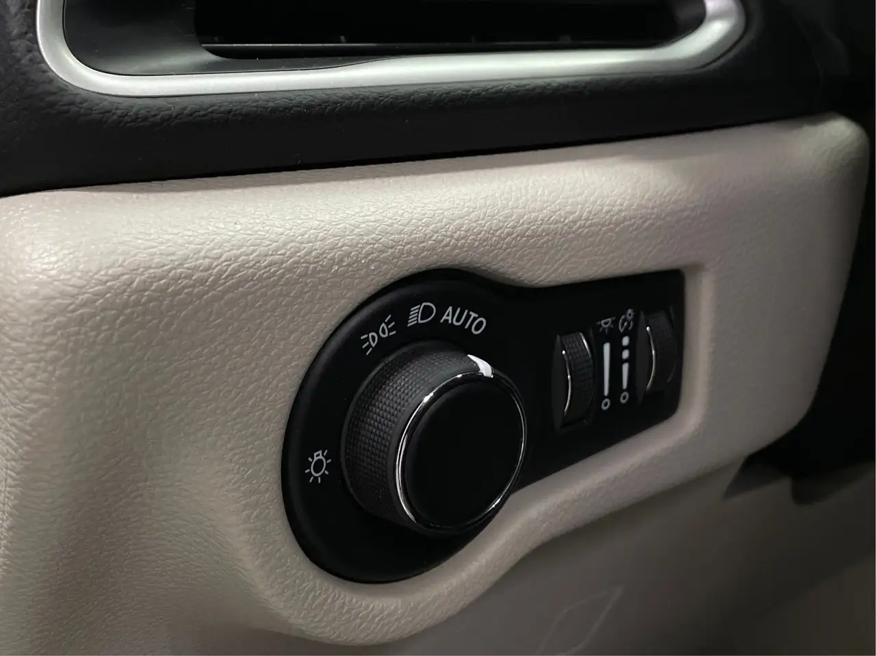 Chrysler Grand Caravan photo Chrysler Grand Caravan