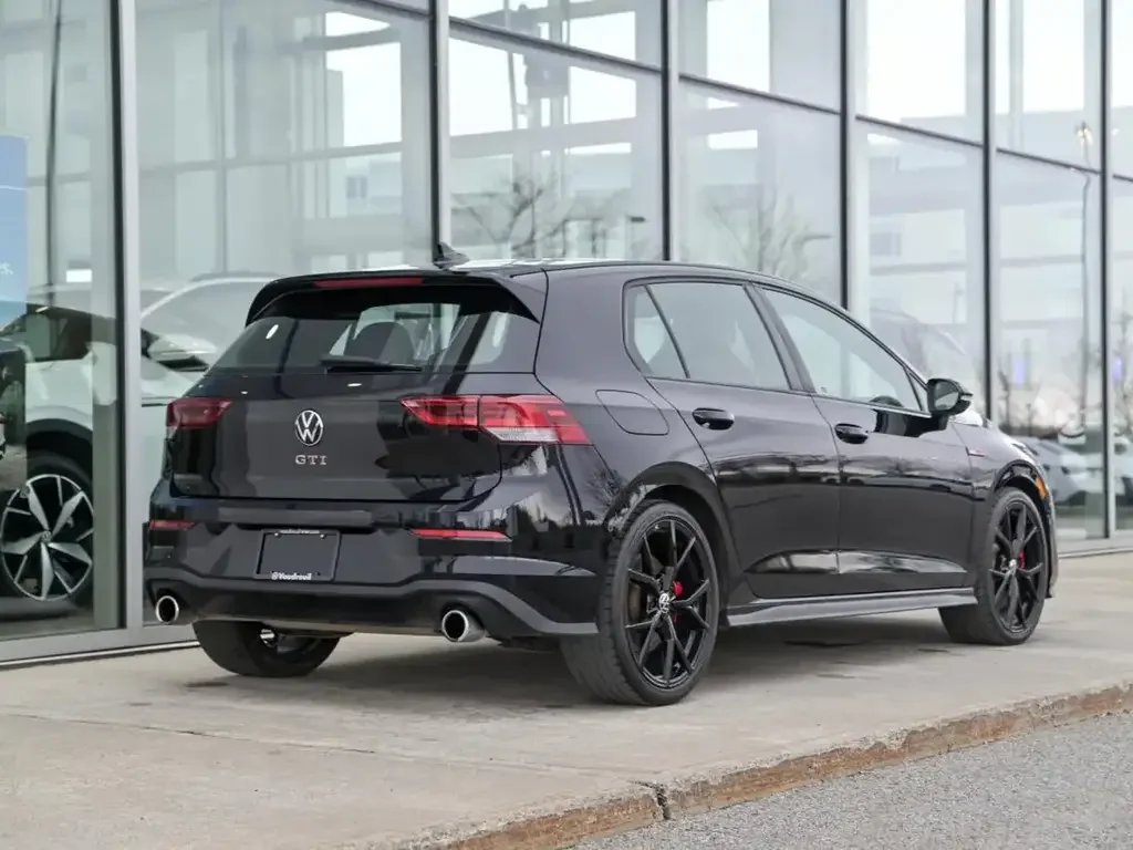 Volkswagen Golf GTI снимка Volkswagen Golf GTI