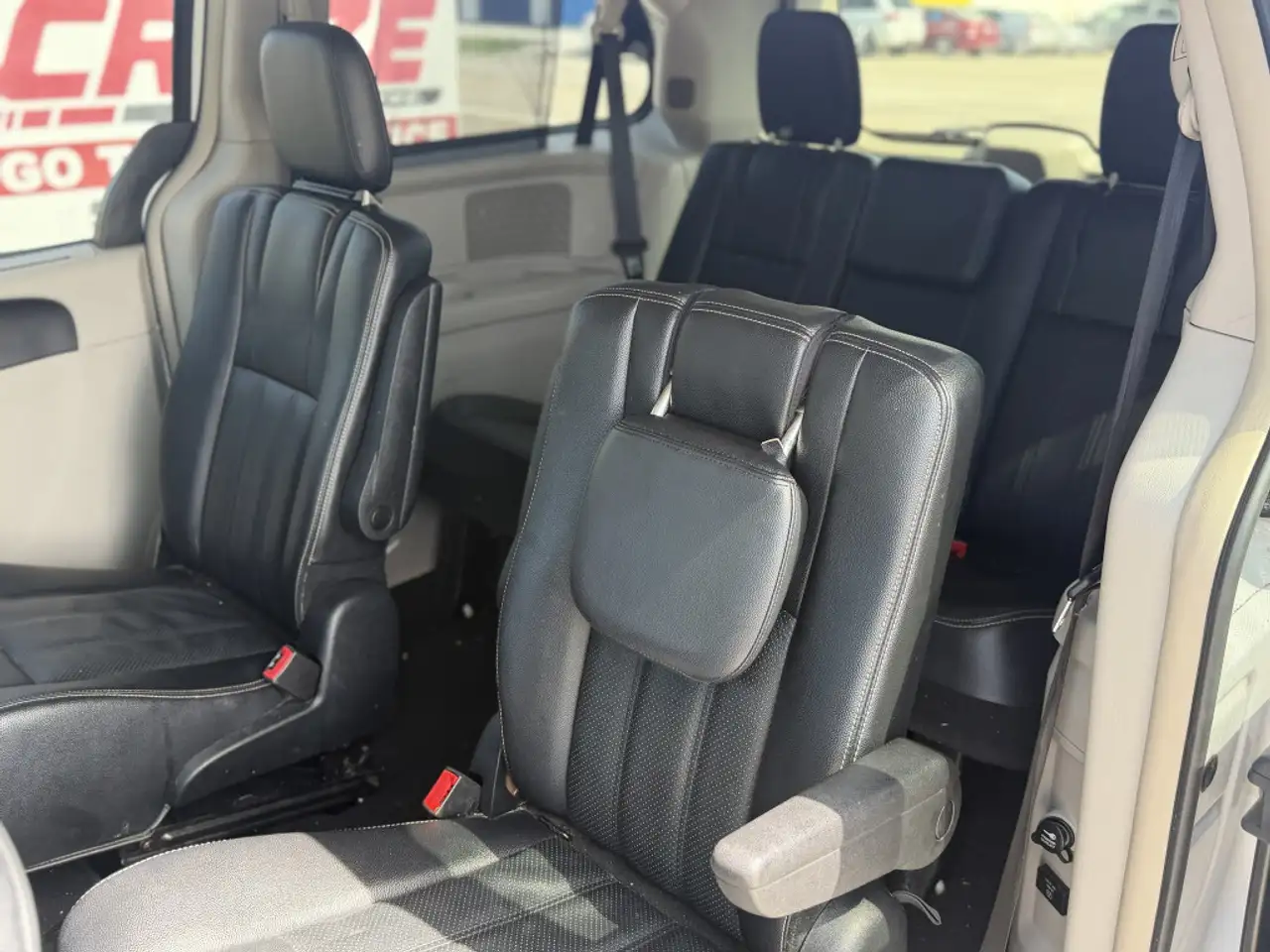 Chrysler Town & Country снимка Chrysler Town & Country