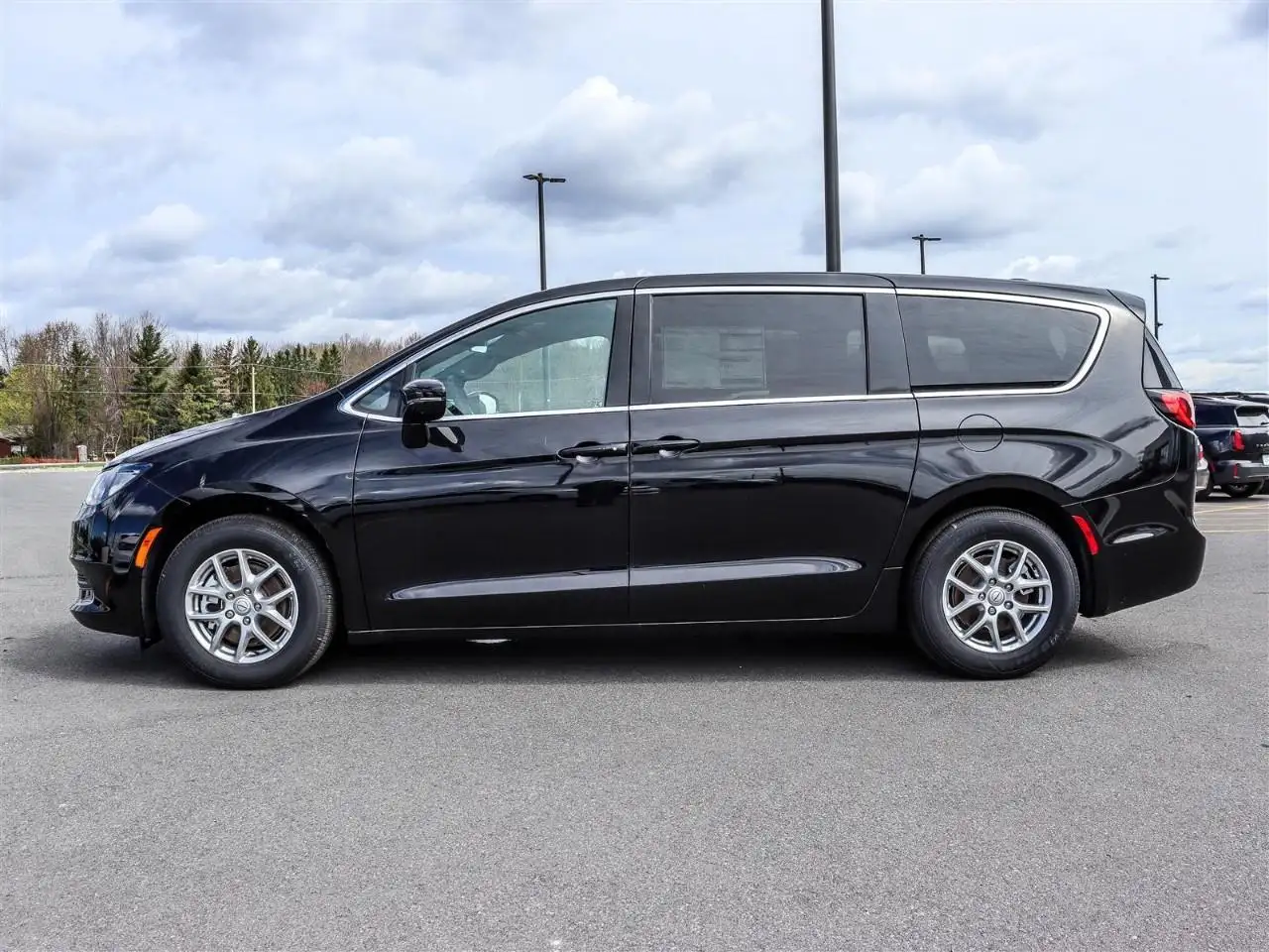 Chrysler Grand Caravan photo Chrysler Grand Caravan