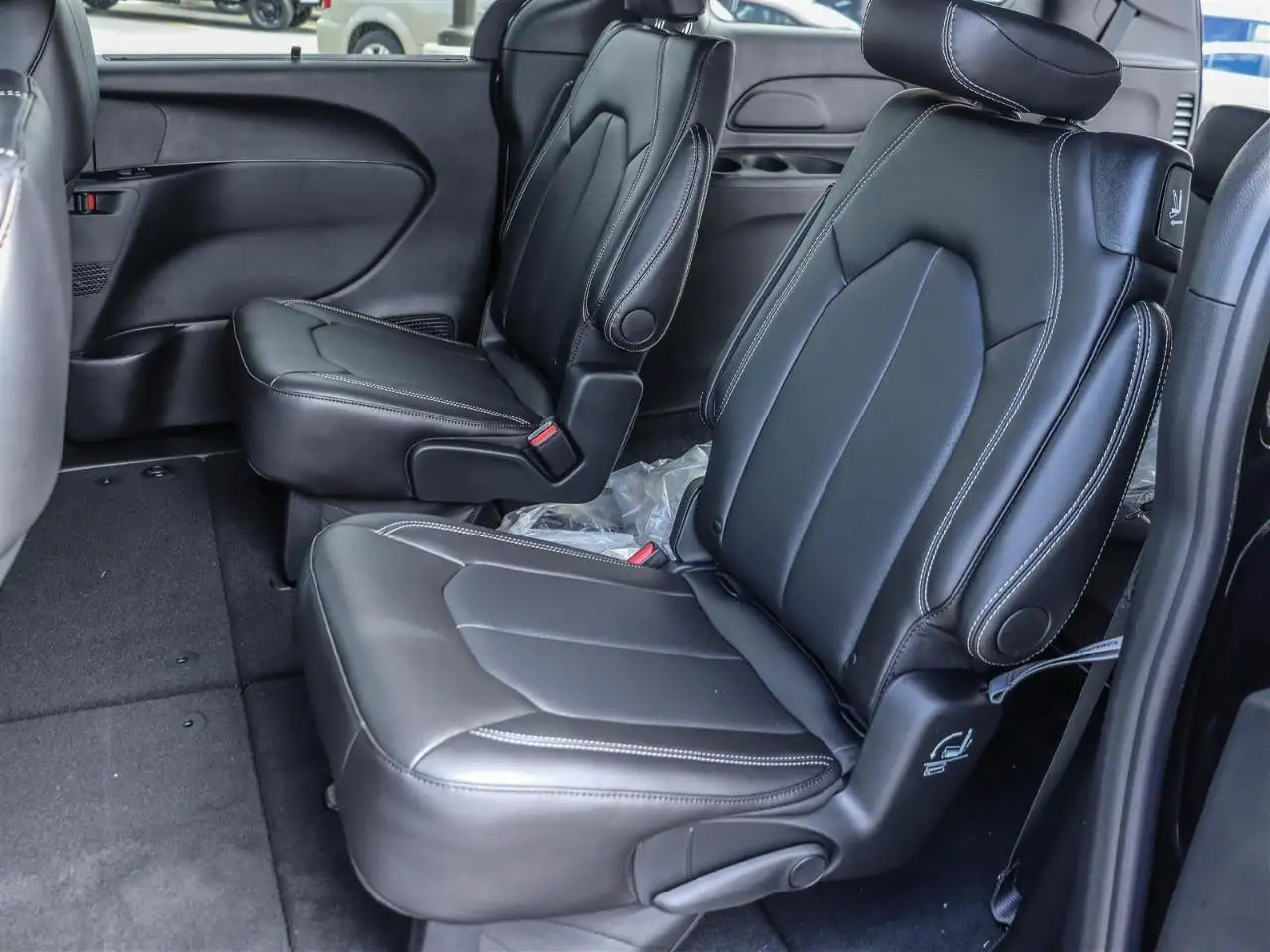Chrysler Grand Caravan photo Chrysler Grand Caravan