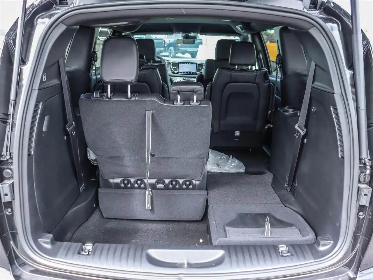 Chrysler Grand Caravan photo Chrysler Grand Caravan