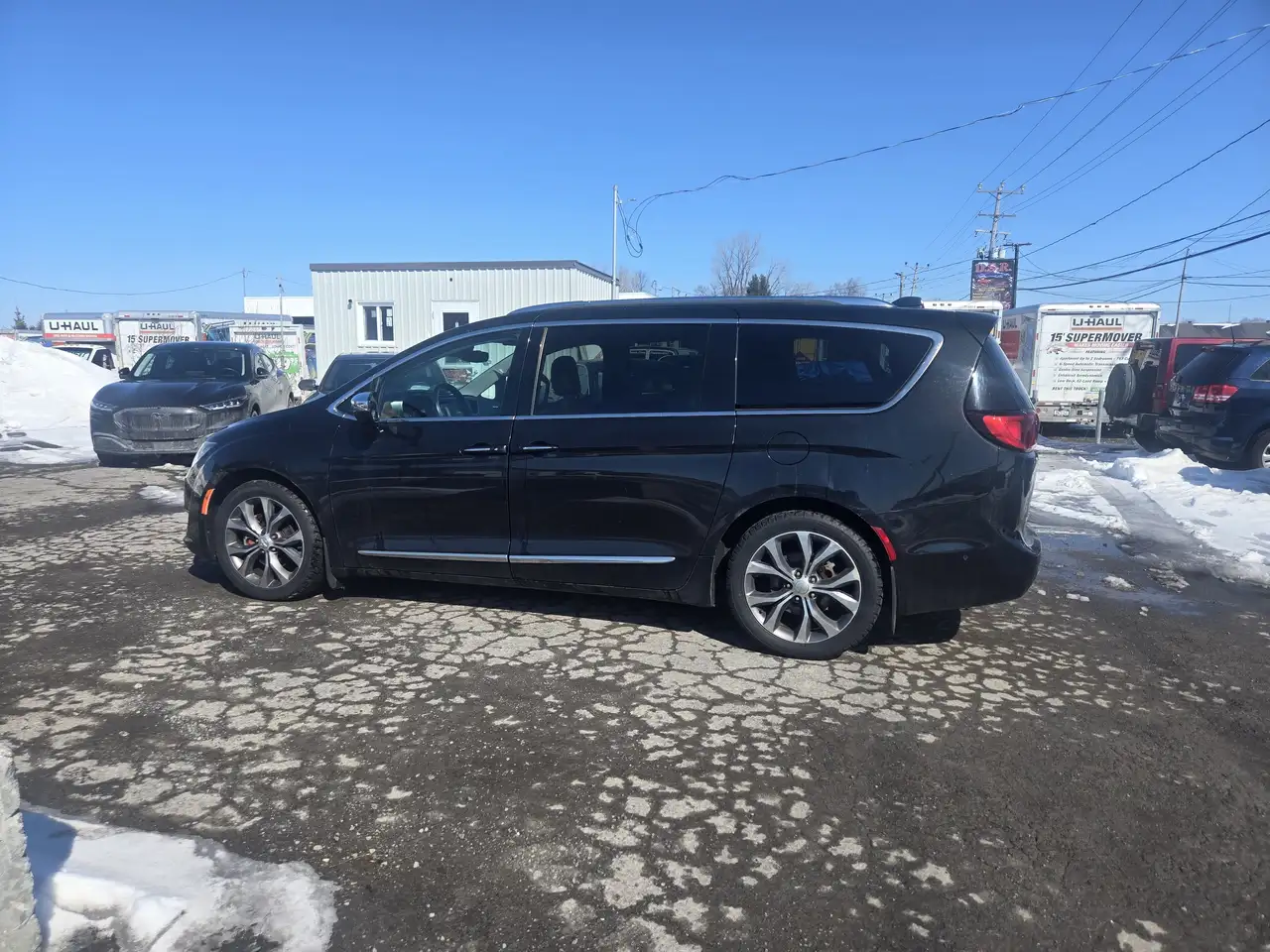Chrysler Pacifica снимка Chrysler Pacifica