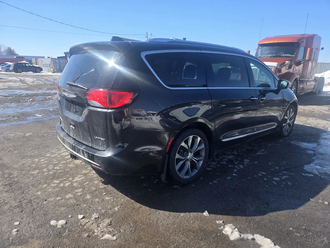 Chrysler Pacifica снимка Chrysler Pacifica