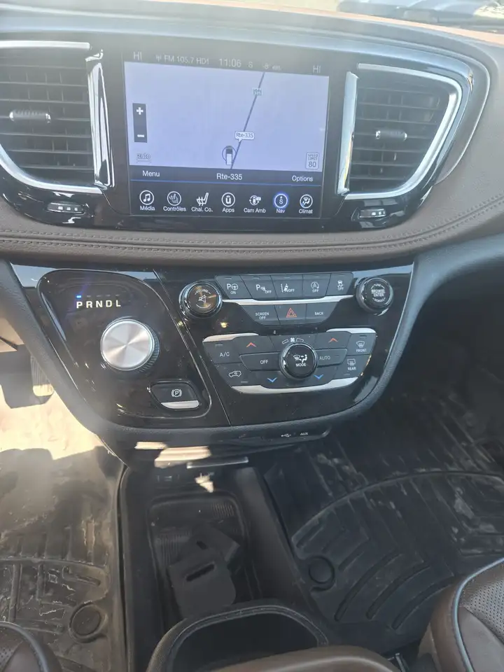 Chrysler Pacifica снимка Chrysler Pacifica