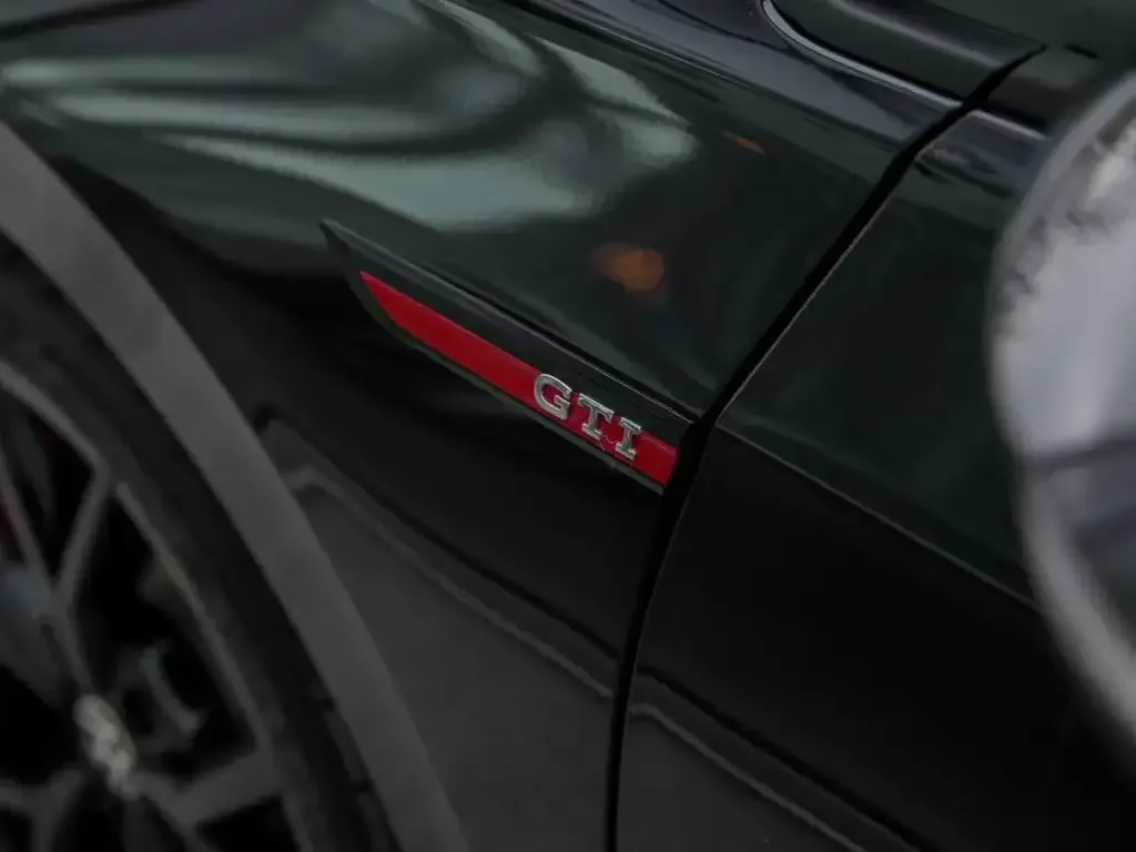 Volkswagen Golf GTI снимка Volkswagen Golf GTI