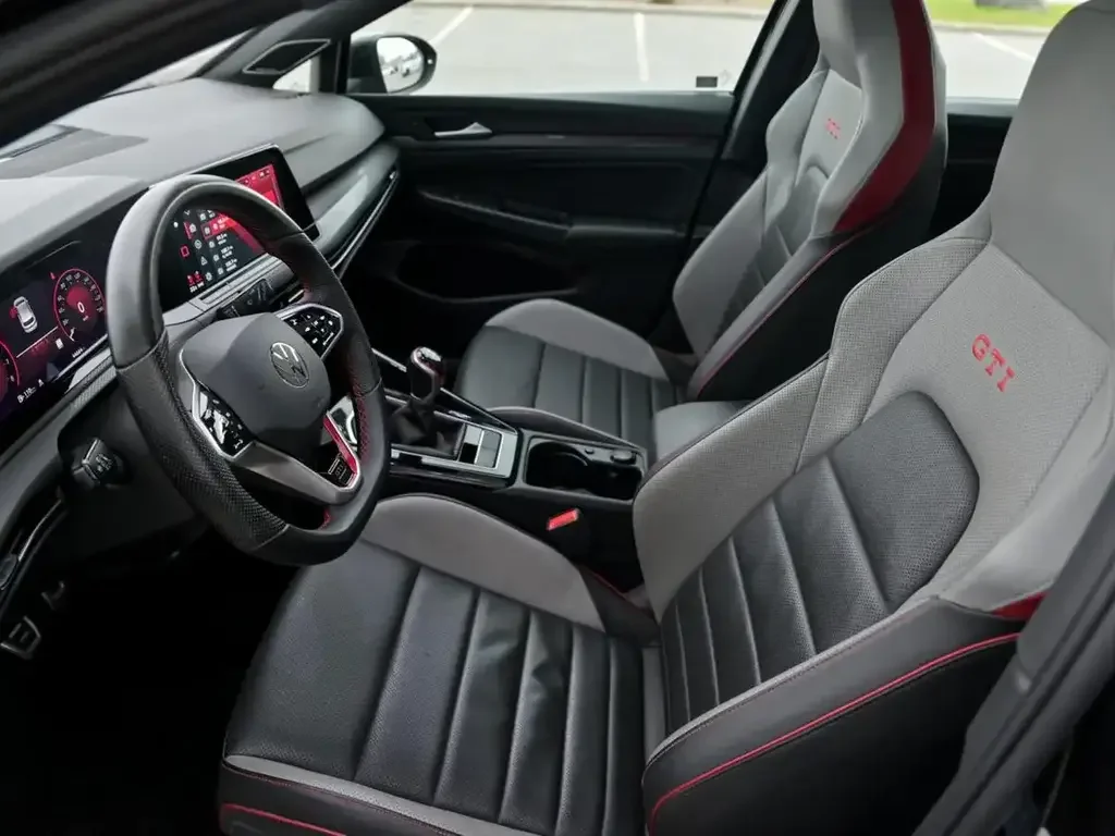 Volkswagen Golf GTI снимка Volkswagen Golf GTI