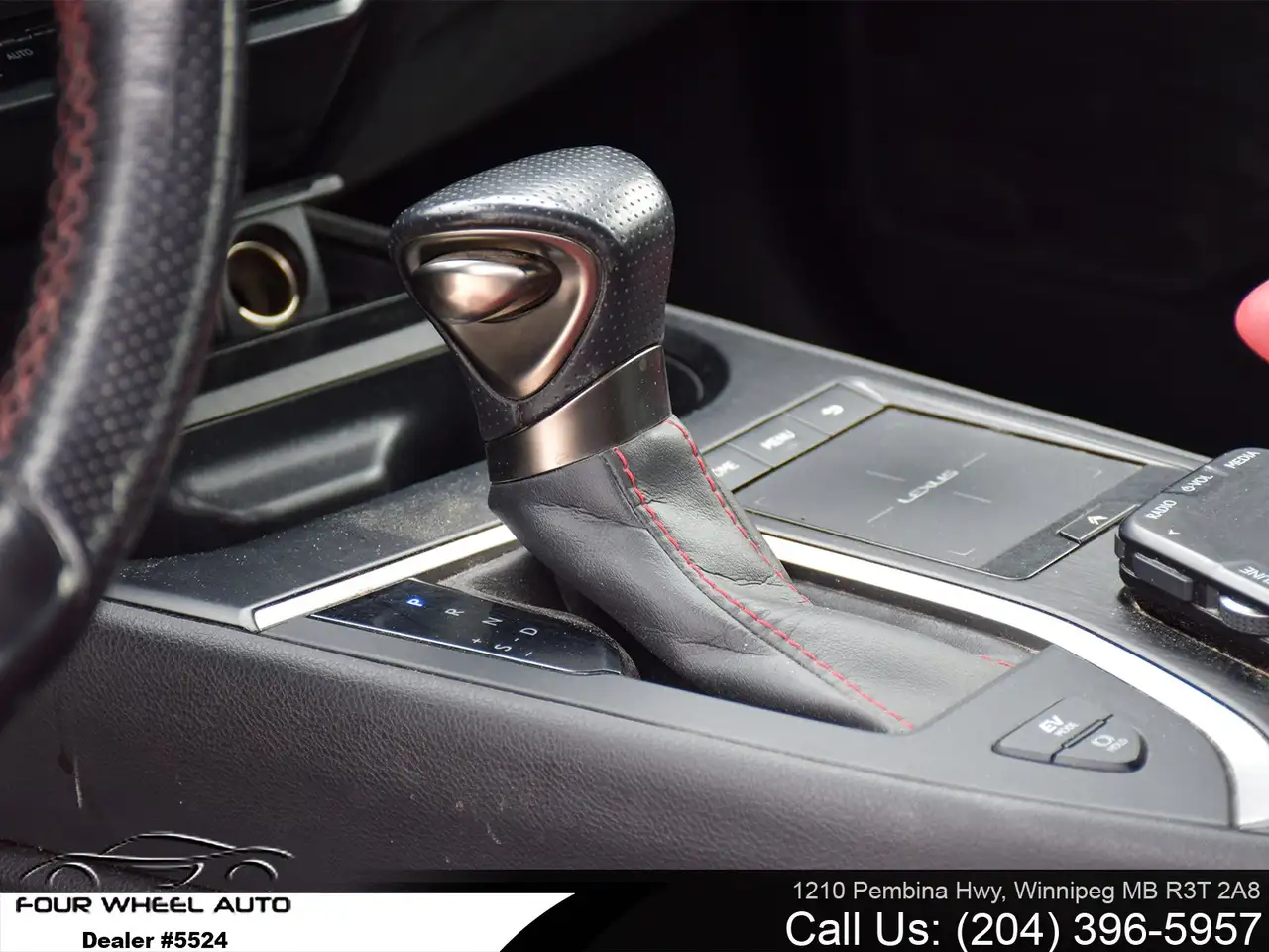 Lexus UX 250h fotografie Lexus UX 250h