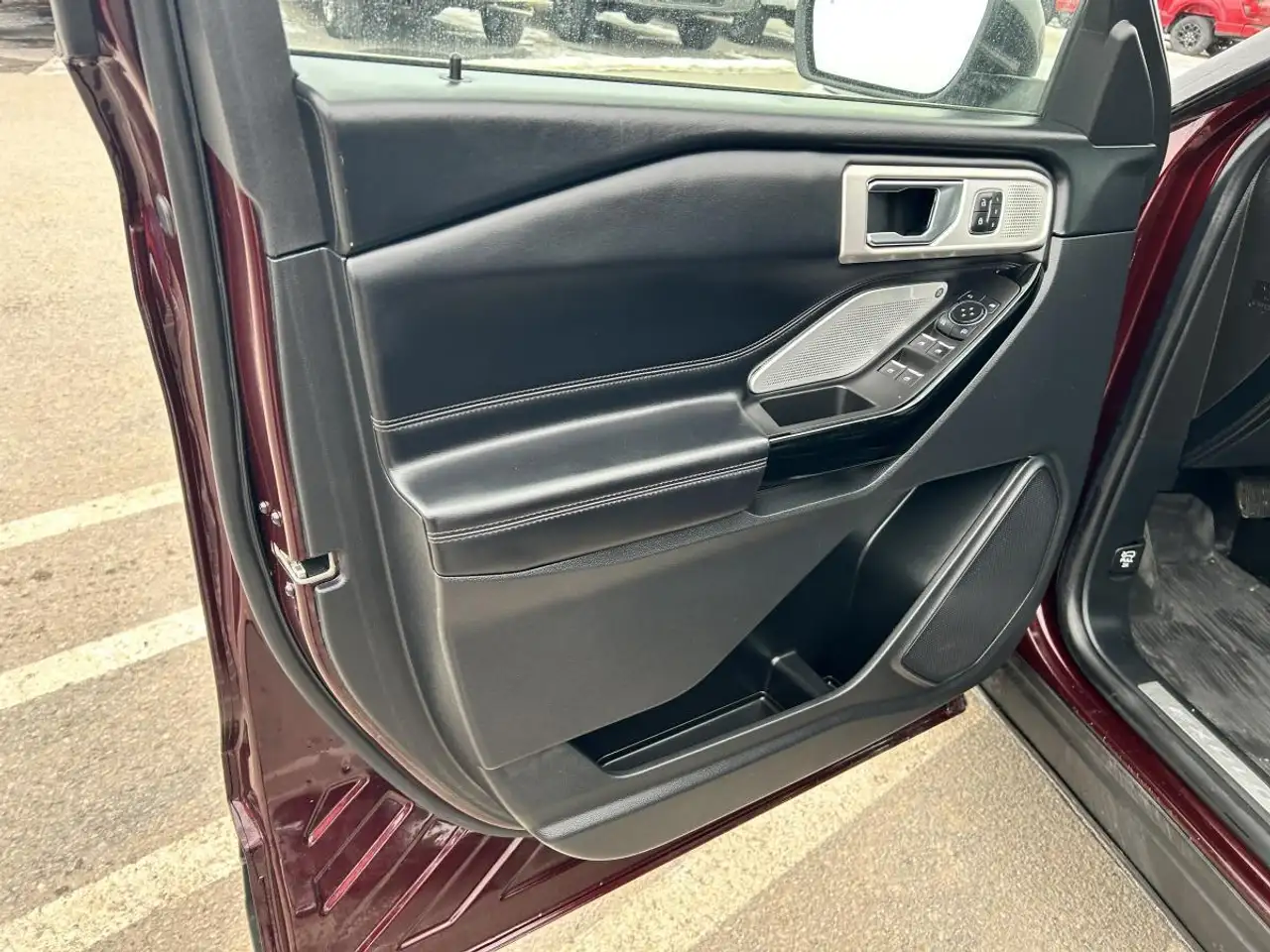 Ford Explorer photo Ford Explorer