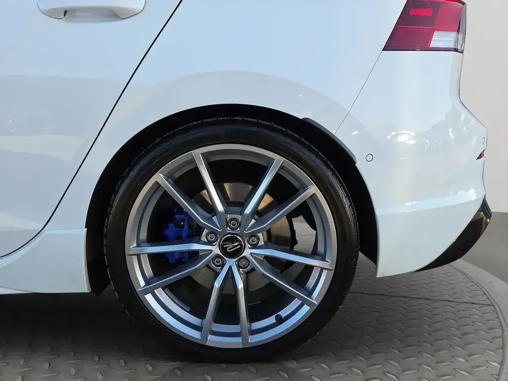 Volkswagen Golf R снимка Volkswagen Golf R