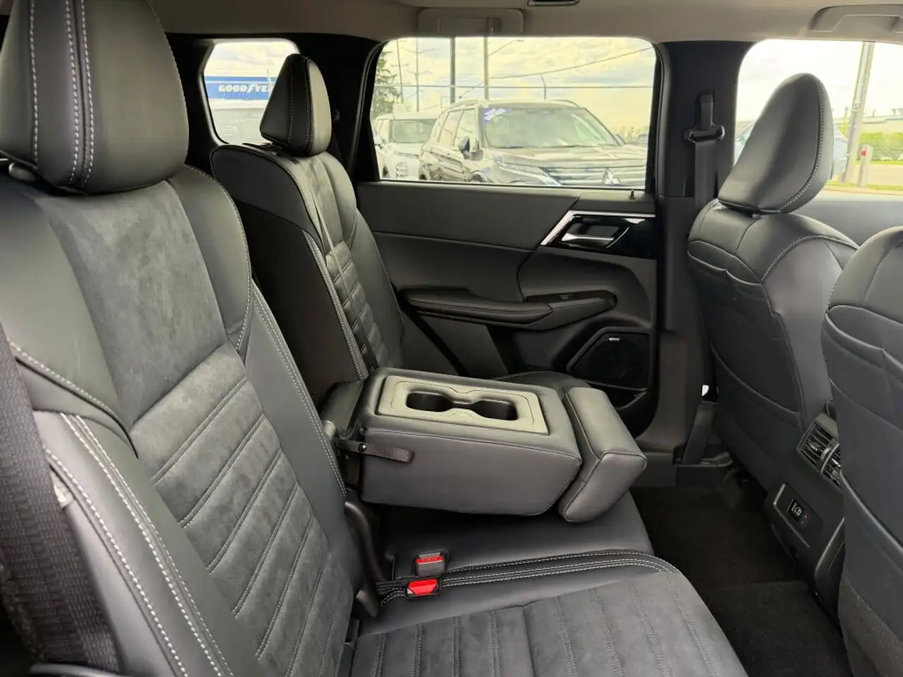 Mitsubishi Outlander снимка Mitsubishi Outlander