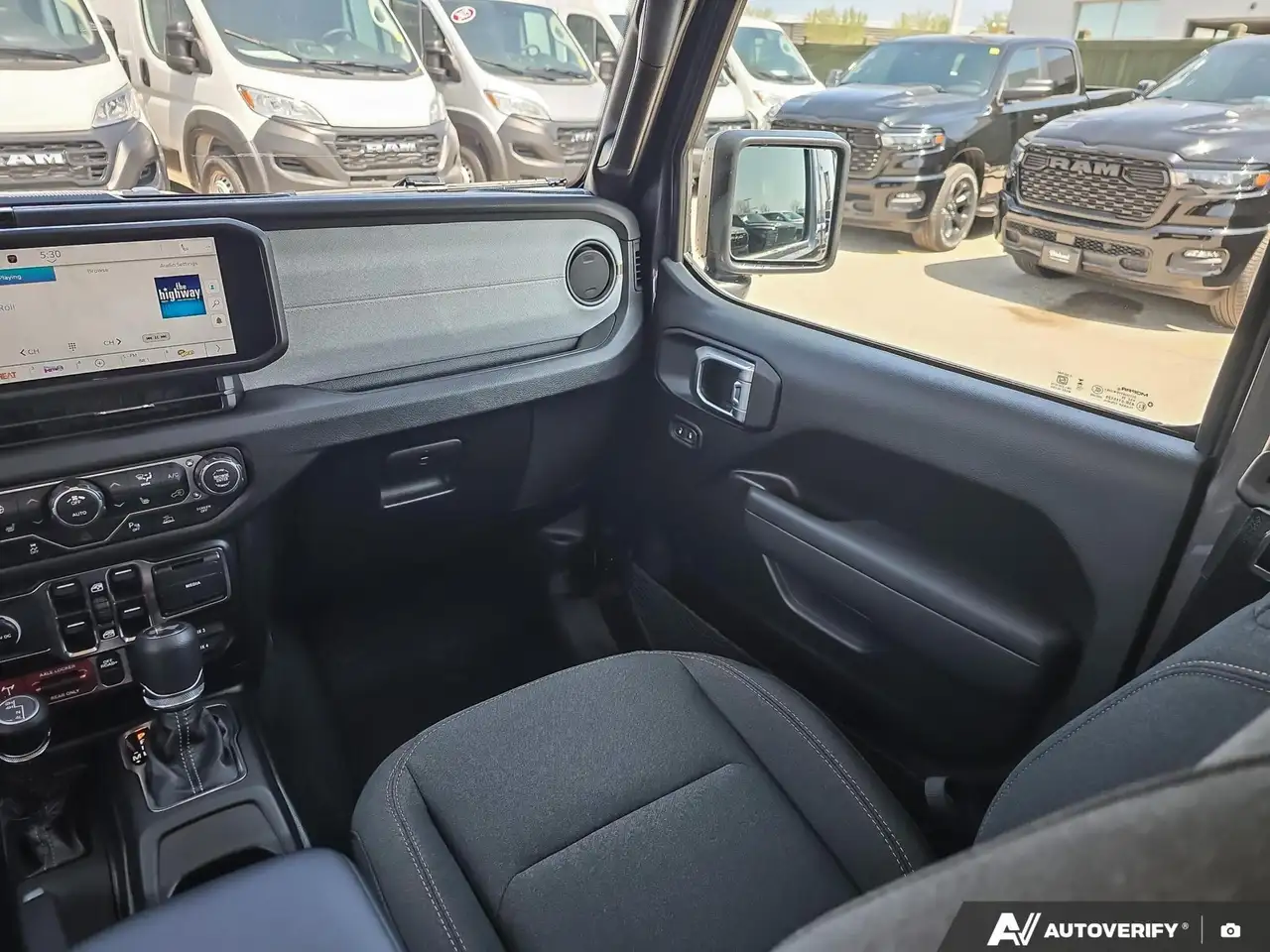 Jeep Wrangler снимка Jeep Wrangler