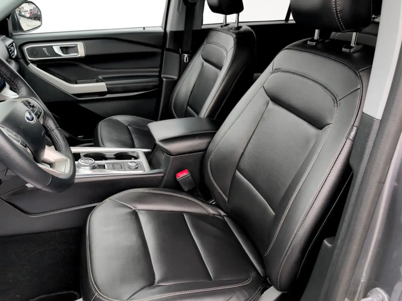 Ford Explorer photo Ford Explorer