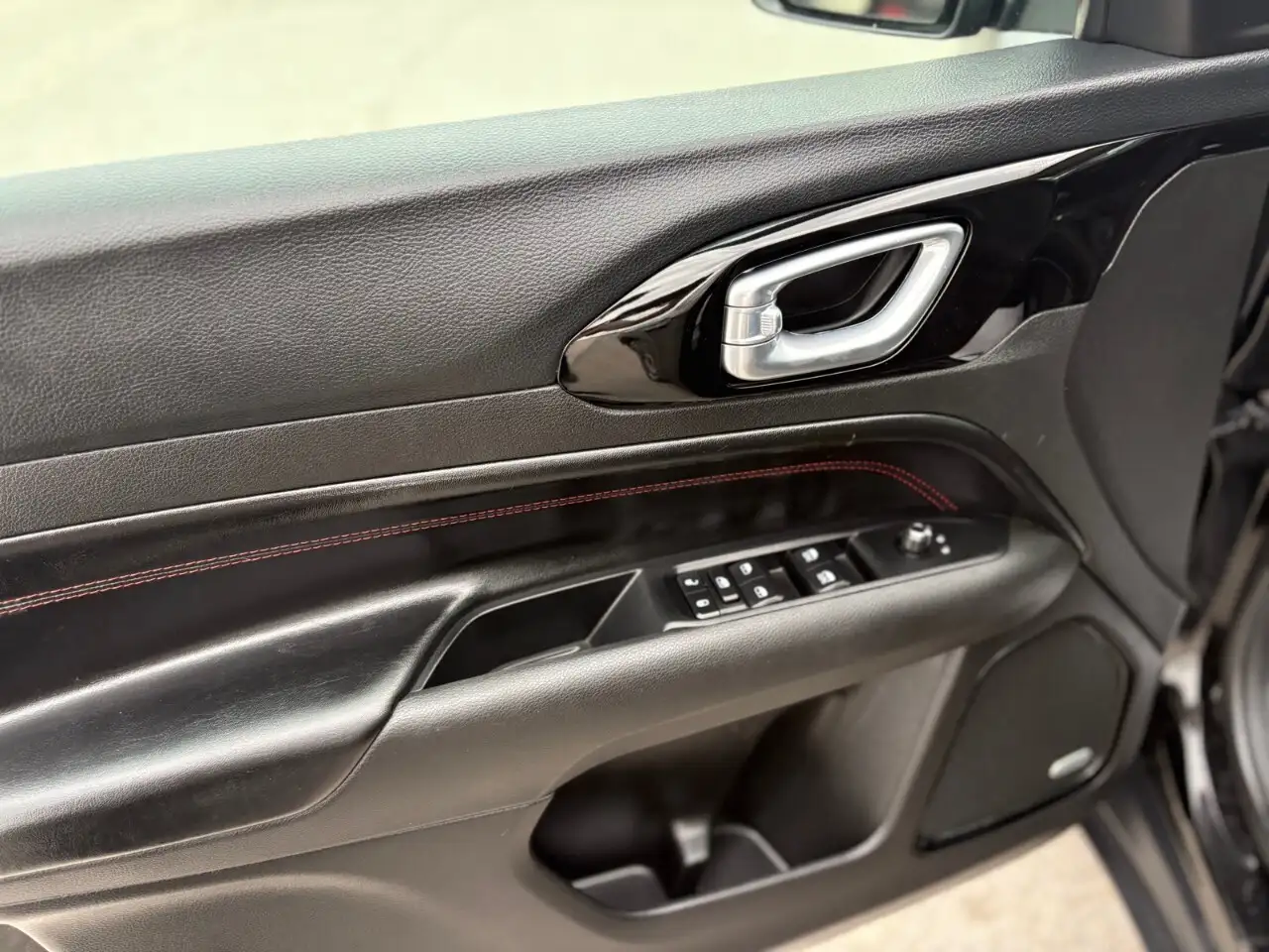Jeep Compass photo Jeep Compass