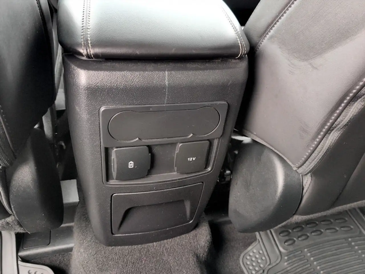 Ford Explorer photo Ford Explorer