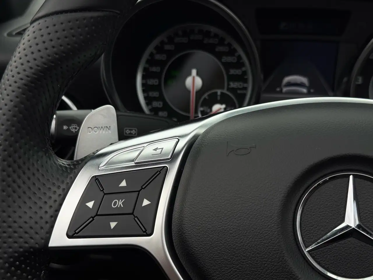 Mercedes-Benz SLK снимка Mercedes-Benz SLK