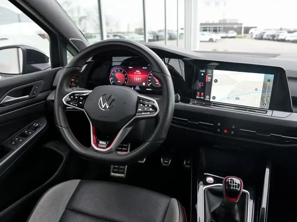 Volkswagen Golf GTI снимка Volkswagen Golf GTI