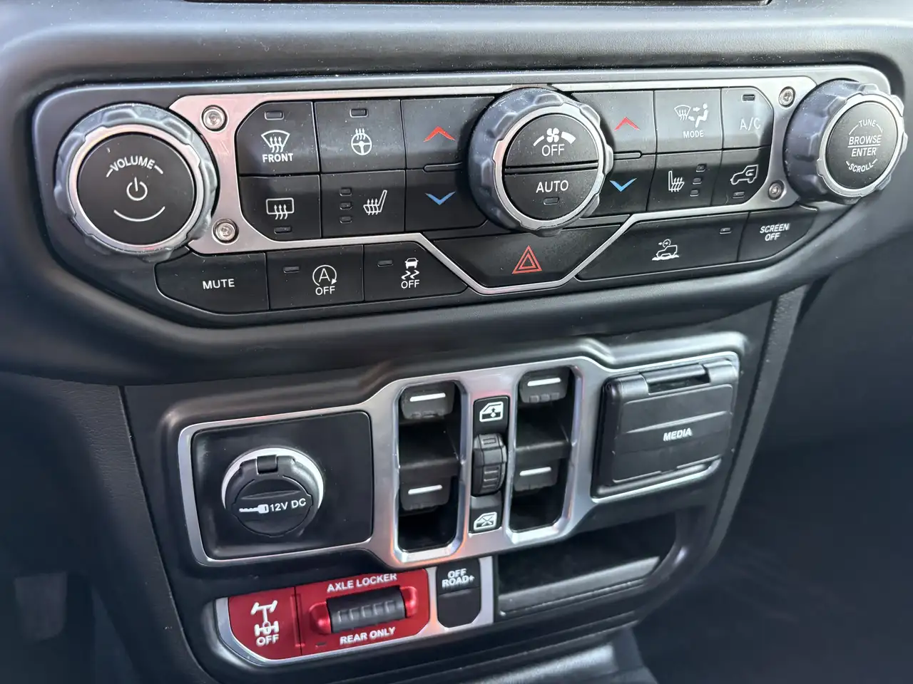 Jeep Gladiator снимка Jeep Gladiator