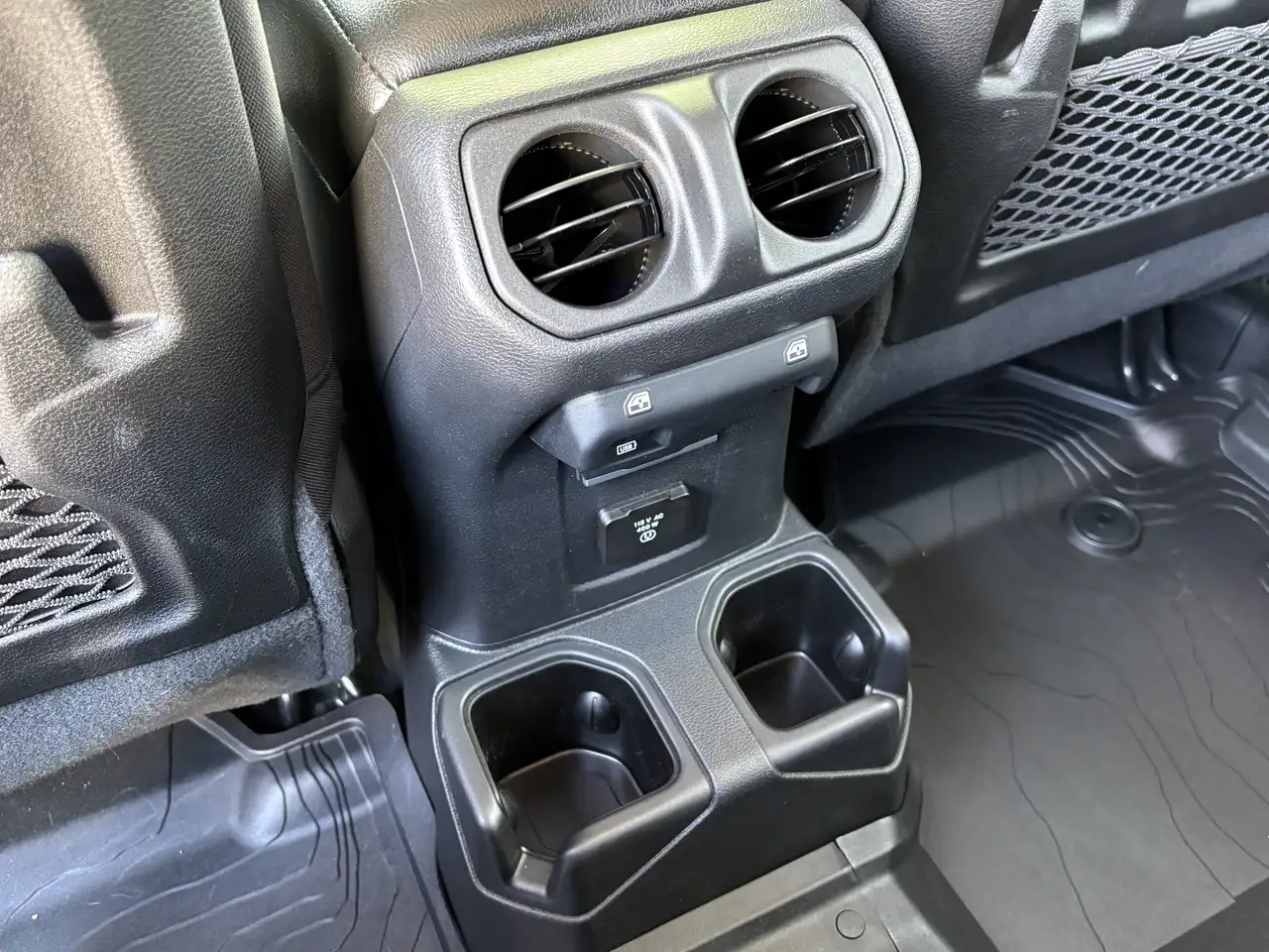 Jeep Gladiator снимка Jeep Gladiator